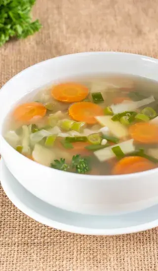 Zeleninová polévka s kroupami