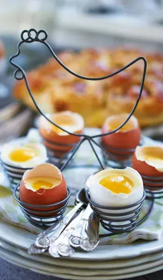 Pěna z bílé čokolády s meruňkovým džemem ve skořápce