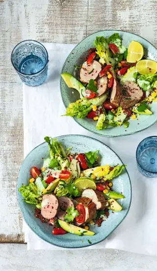 Vepřová panenka se salátem a quinoou