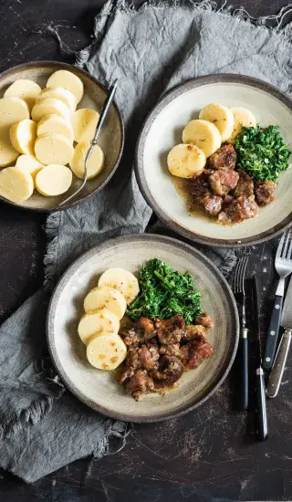 Výpečky se špenátem a bramborovým knedlíkem