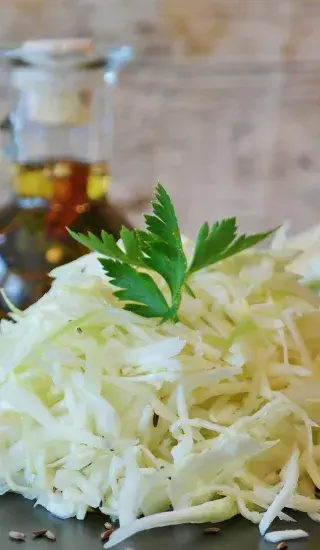 Jarní zelí se slaninou