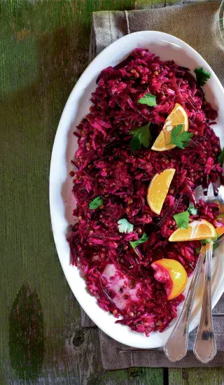 Rýžovo-čočkový salát s červenou řepou