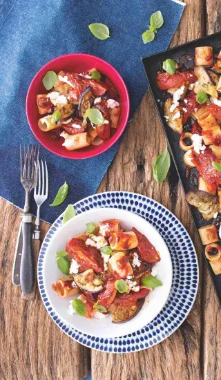 Rigatoni s omáčkou alla Norma z trouby