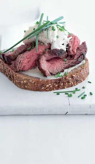 rostbífový sendvič