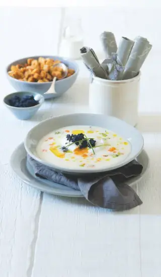 Rybí krémová polévka se zastřeným vejcem a kaviárem