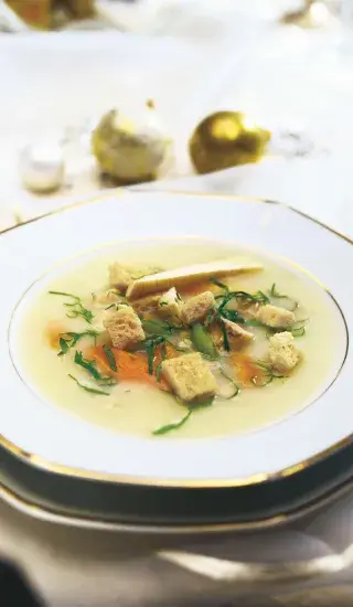 Rybí polévka s krutonky