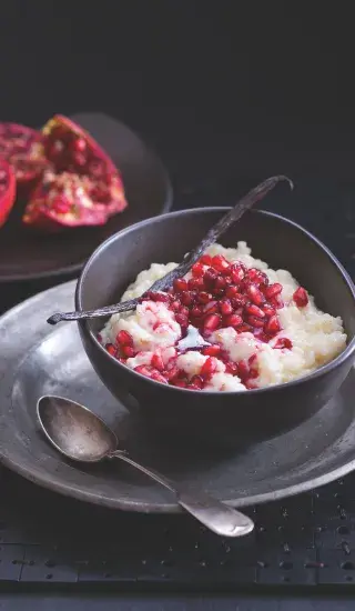 Rýžová kaše s granátovým jablkem