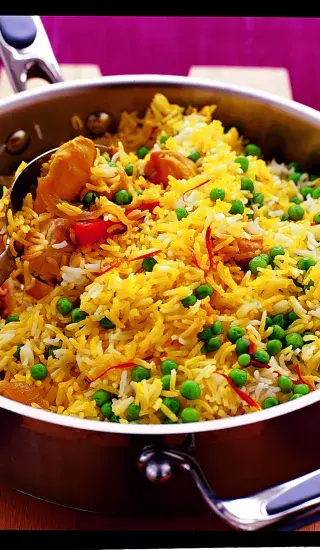 Šafránová rýže s kuřetem a paprikami