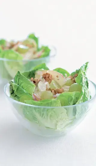 Salát Waldorf s medem