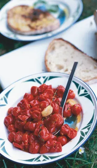 Salát z pečených rajčat