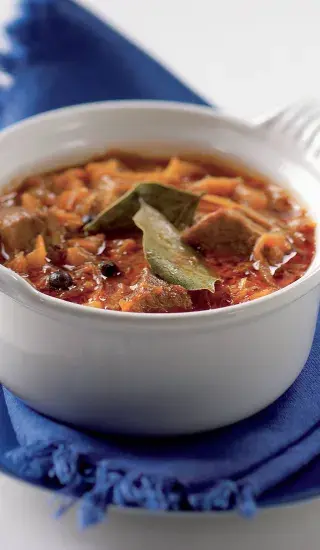 Segedínský guláš se zakysanou smetanou