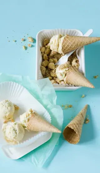 Jablečné semifreddo s drobenkou