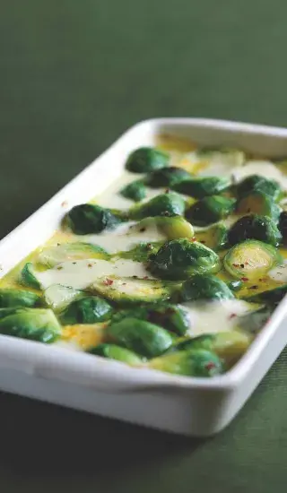 Růžičková kapusta zapečená se sýrem