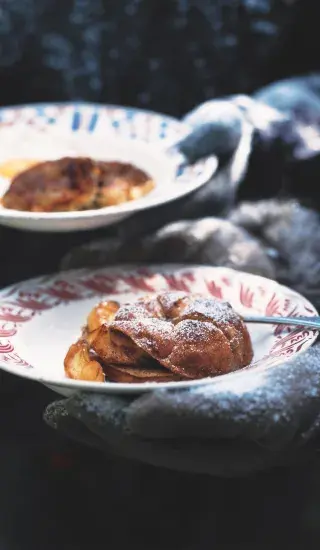 Croissant s karamelovými jablky