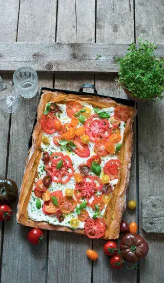 Slaný koláč s tvarohem a rajčaty