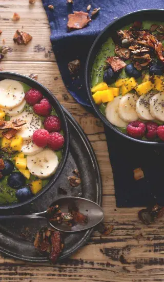 Snídaňová miska s avokádem