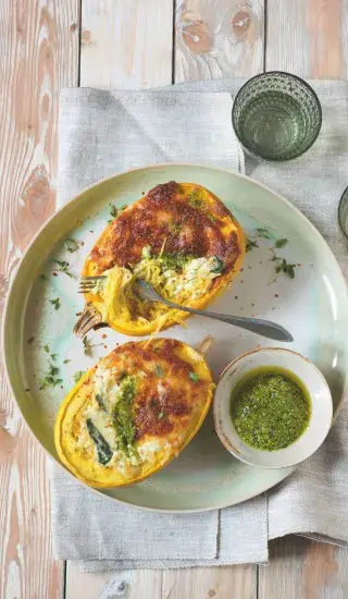 Špagetová dýně zapečená se sýrem