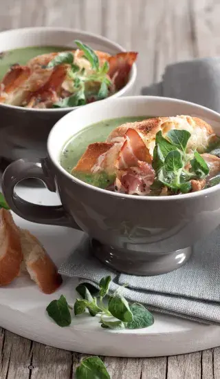 Špenátový krém s tousty se sýrem & pancettou