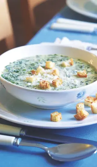 Špenátová polévka s krutony