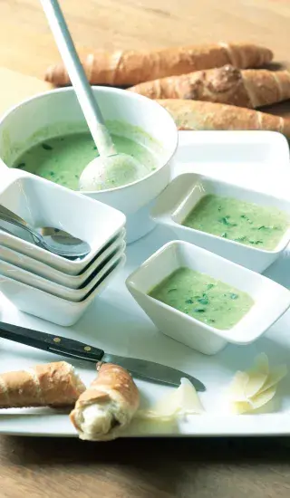 Špenátová polévka s parmazánem