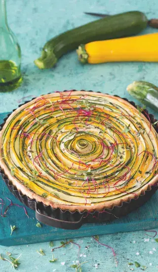 Spirálový zeleno-žlutý cuketový koláč