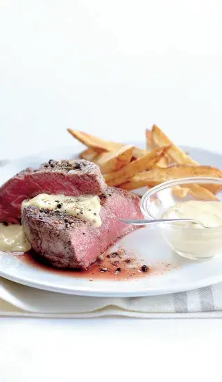 Steak s omáčkou z pečeného česneku