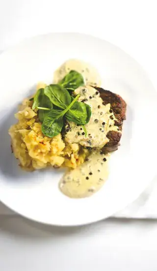 Steak s pepřovou omáčkou