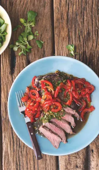 Steaky s chimichurri & karamelizované papriky 