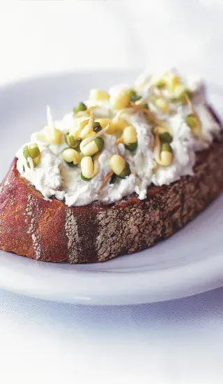 Rokfórová pomazánka s pečeným česnekem