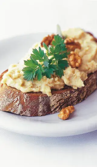 Fazolová pomazánka s ořechy