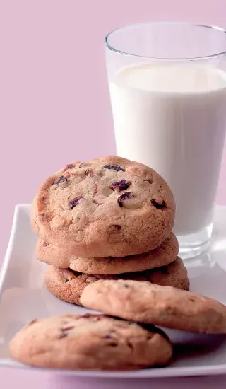 Sušenky s ořechy a brusinkami