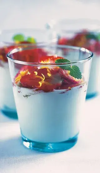 Jahody & pěna z bílé čokolády