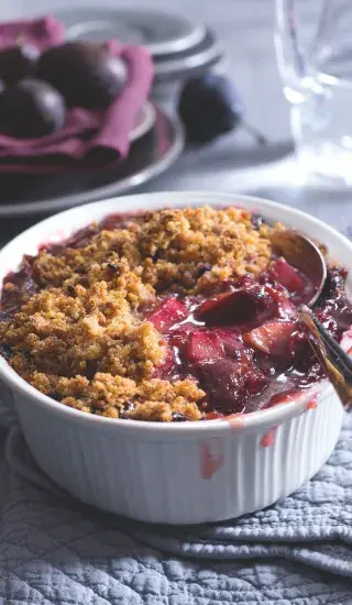 Švestkovo-hruškový krambl