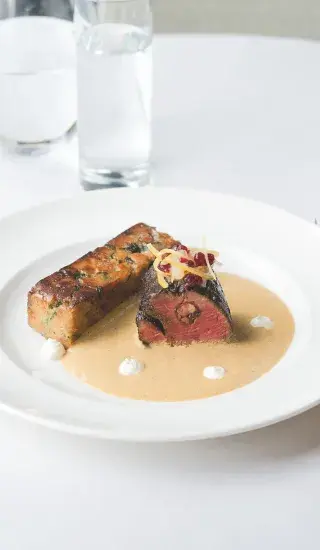 Svíčková espuma & pečený karlovarský knedlík podle šéfkuchaře