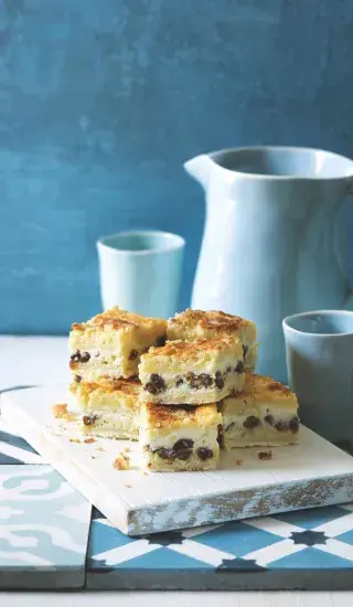 Sypaný koláč s tvarohem a rozinkami