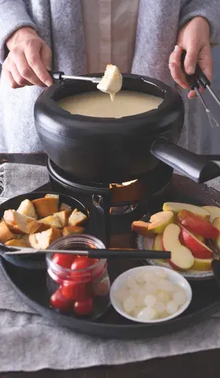 Sýrové fondue s hruškovicí