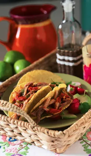 Tacos plněné dušeným vepřovým