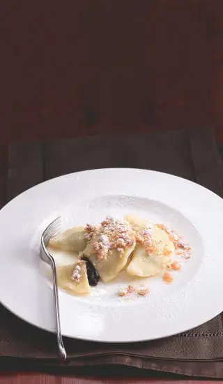 Taštičky s povidly a strouhankou