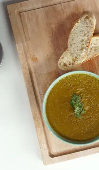 Houbová polévka se zakysanou smetanou