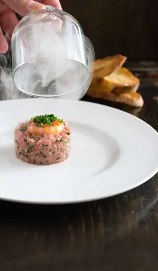 Lehce zauzený telecí tartar