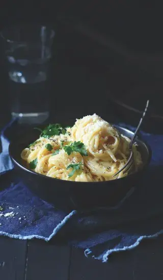 Těstoviny s česnekovou omáčkou z jednoho hrnce