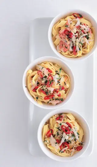 Těstoviny s krabími tyčinkami