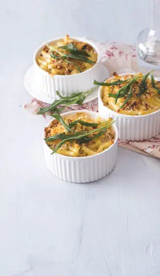 Těstoviny s modrým sýrem, šalvějí a ořechy