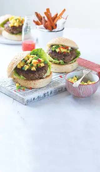 Thajské burgery s batáty & ananasovou salsou