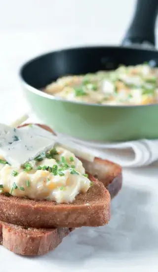 Topinka s míchanými vejci