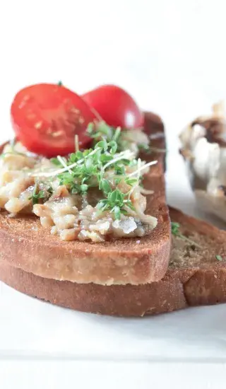 Topinka s pečeným česnekem