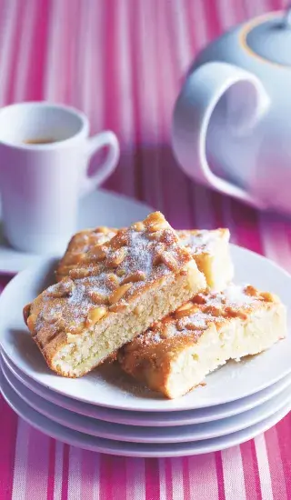 Toskánský piniový koláč ,pinolata'