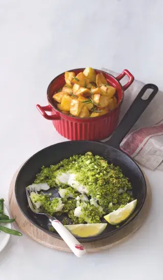 Treska s pestem a česnekovými bramborami