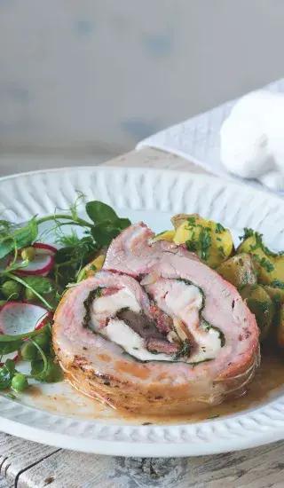 Bylinkové brambory a ředkvičkový salát 