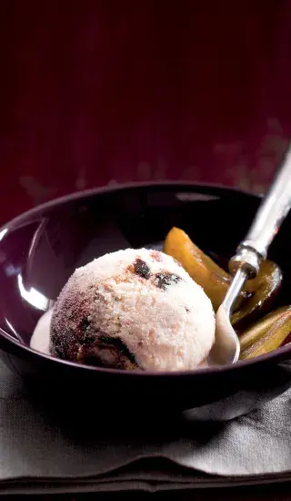 Tvarohová zmrzlina s povidly či švestkami